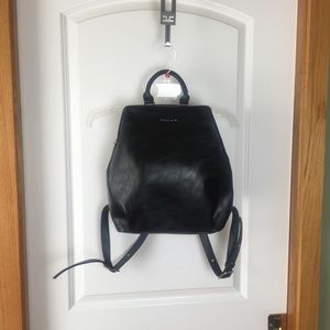 TAHARI  leather hand bag/ back pack  blk.